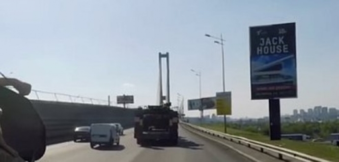 В Киев въехали танки и БТР