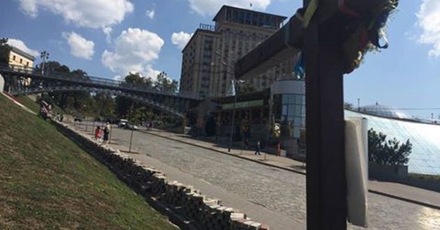 В Киеве открыли кафе «с видом на кладбище»