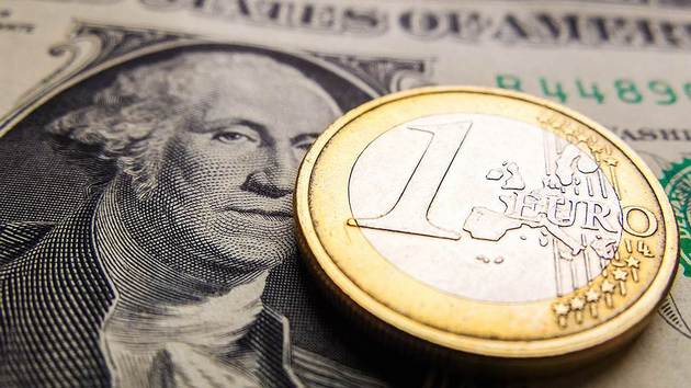 Евро внезапно повалил курс доллара