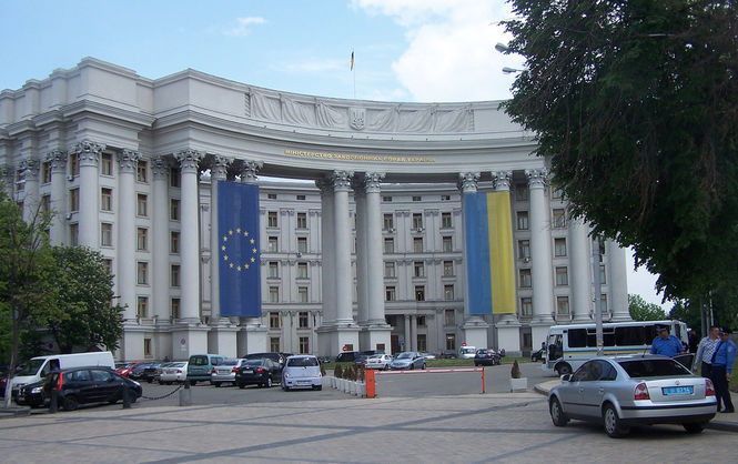 МИД заявил о готовности Украины к рассмотрению вопроса введения миротворцев на Донбасс