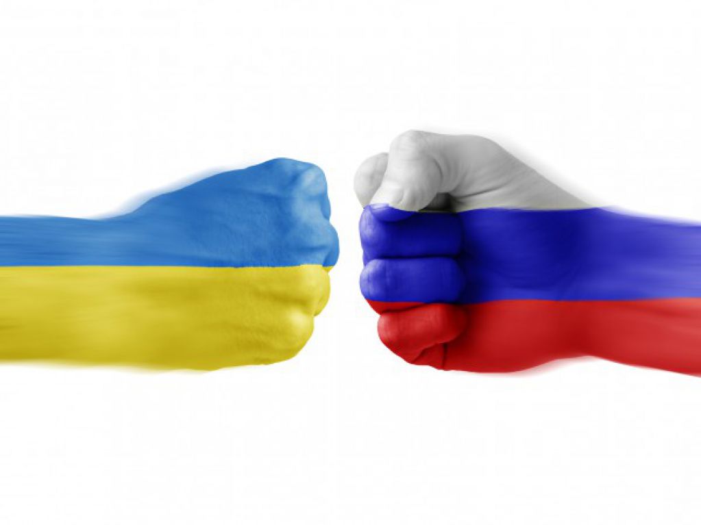 Политтехнологические уши опроса Эхо Москвы 