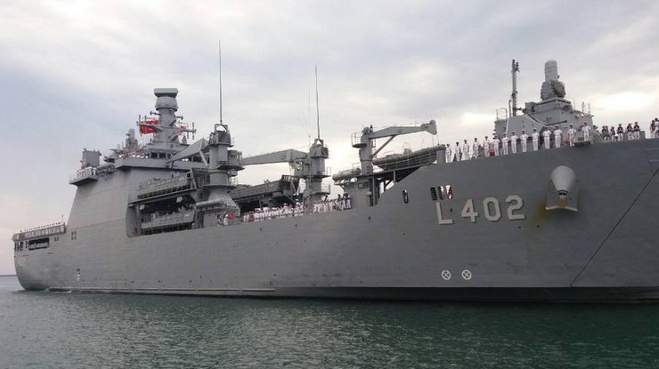 В Одессу прибыл мощный военный корабль
