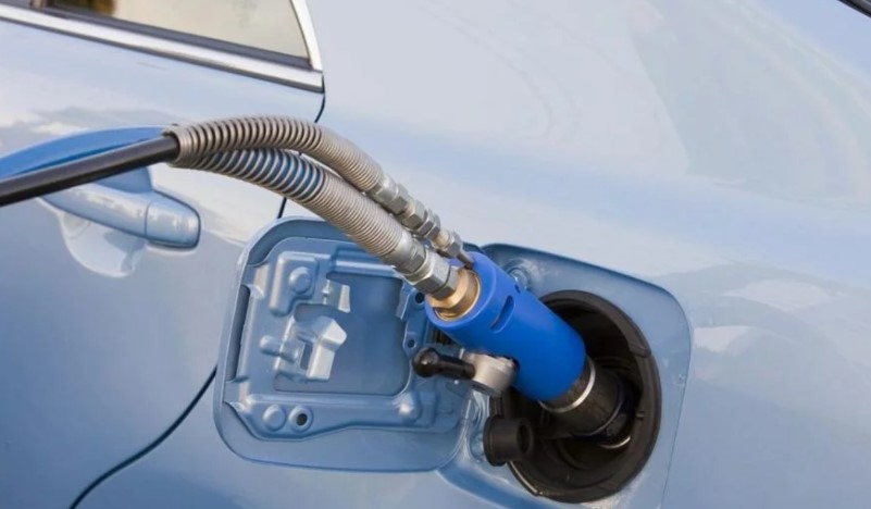 Ціни на бензин: українцям пообіцяли справжній шок