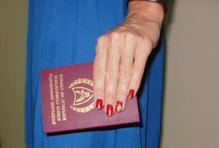 Кипр заработал миллиарды, продавая паспорта олигархам Украины и РФ