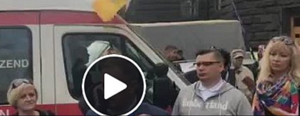 Под окнами Гройсмана «скорые» и Саакашвили: что происходит (видео)