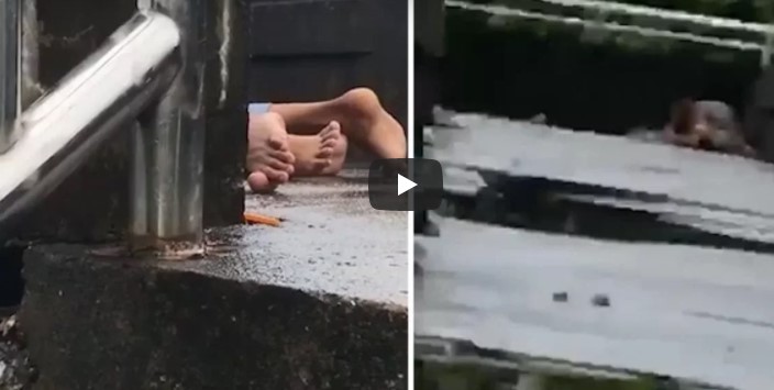 Пара зайнялася сексом на мосту під дощем, заблокувавши рух пішоходам