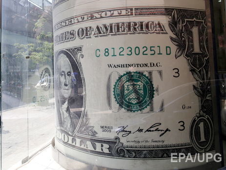 Доллар и евро нанесли сокрушительный удар по гривне перед выходными