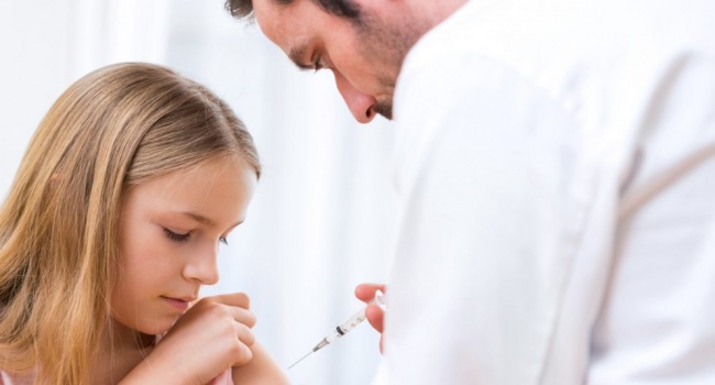  В нескольких областях Украины детей не будут принимать в школы и детские сады без прививок