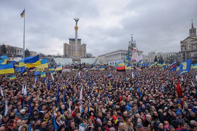 Действующие сотрудники Нацполиции могли способствовать поставкам гранат для разгона Майдана 
