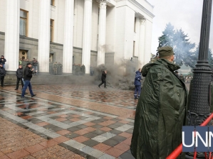 В центре Киева активисты устроили беспорядки 