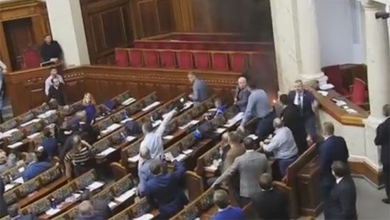 Нардепу Семенченко дали подзатыльник: соцсети в восторге