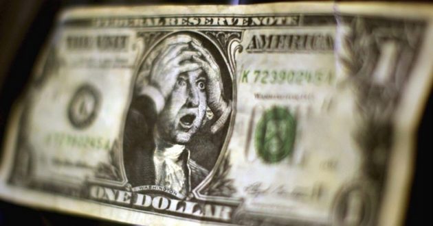 По Украине ходят фальшивые доллары: как распознать подделку
