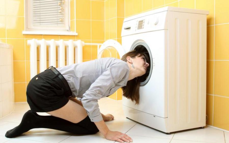 Женщина нашла полцентнера ужаса в стиральной машине: видео