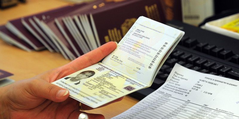 Як насправді сприймають українські біометричні паспорти за кордоном