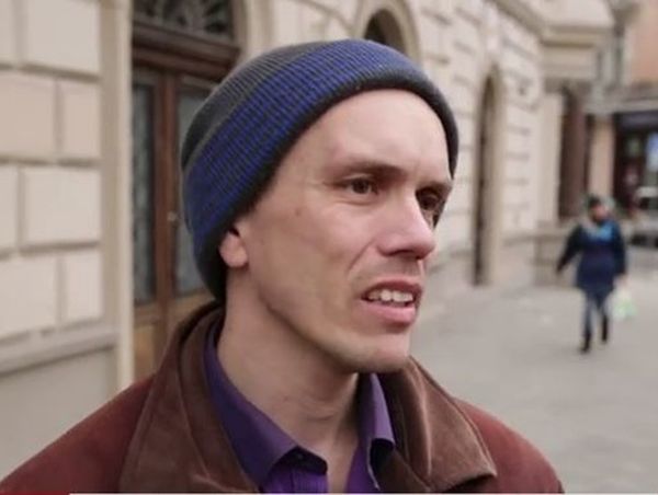 Переселенец с ДЦП, который пил кофе с Мариной Порошенко, уже полгода не может найти работу
