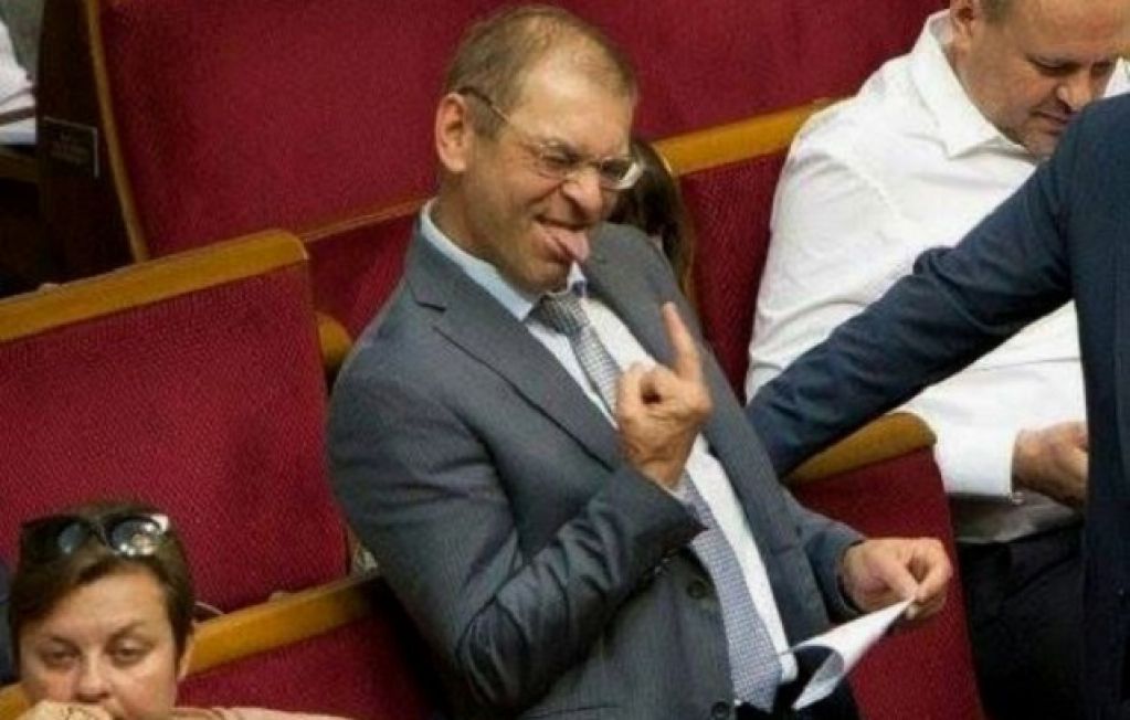 Как депутаты послали украинцев на три буквы