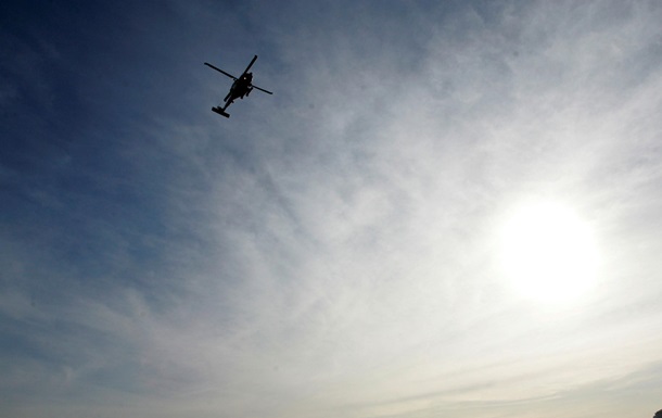 В Чернигове вертолет забрал пассажира возле остановки общественного транспорта