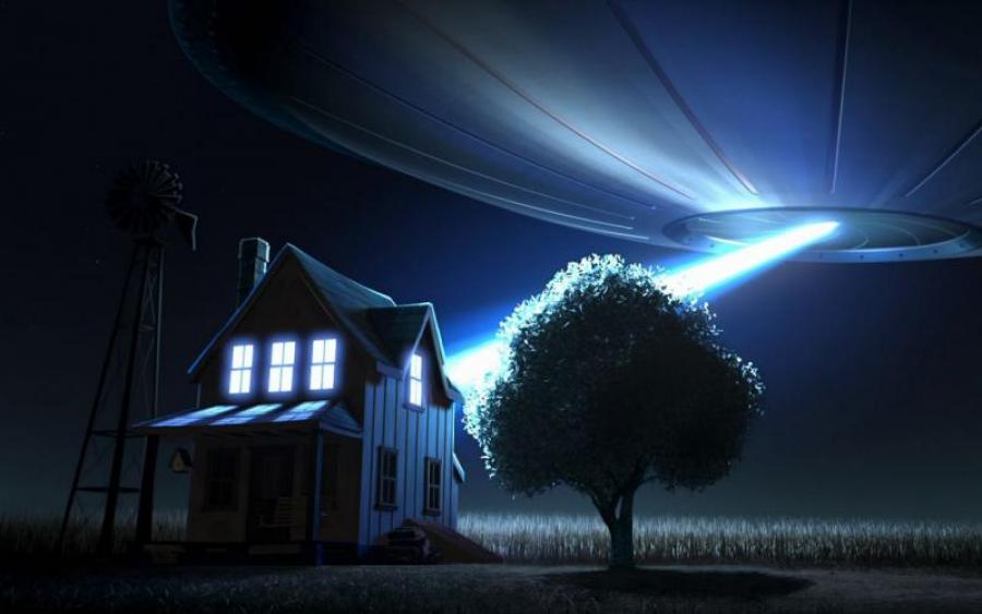 Обнаглевший НЛО приземлился прямо на огороде