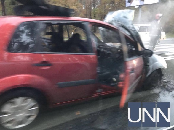 ДТП в Киеве привело к возгоранию авто