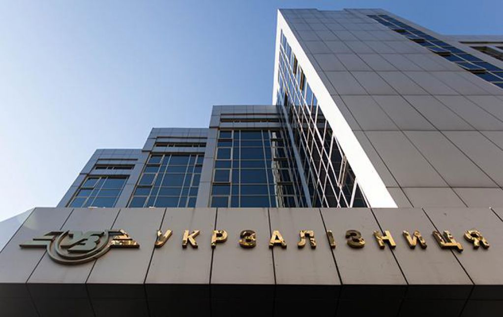 Маневры Гройсмана и Омеляна вокруг «Укрзализныци»