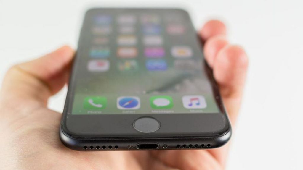 Студентка разделась догола ради iPhone 7