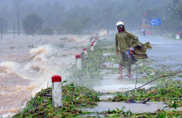 Во Вьетнаме разбушевался тайфун Нячанг, количество жертв растет