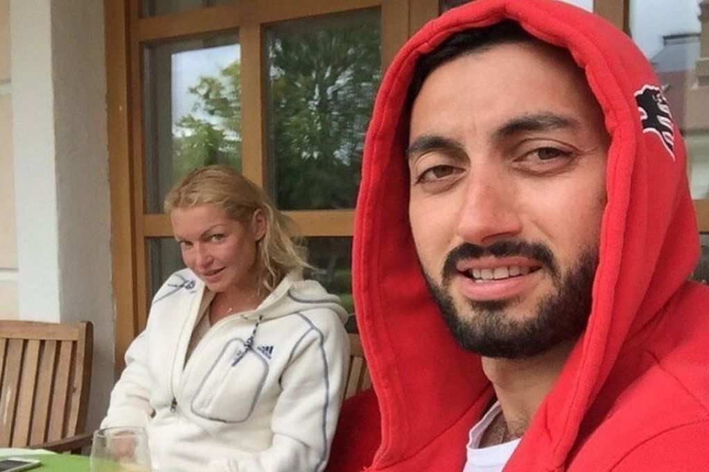 Скандал со сливом интимных фото Волочковой получил продолжение