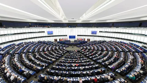К Польше применят санкции: соответствующая процедура в Европарламенте запущена