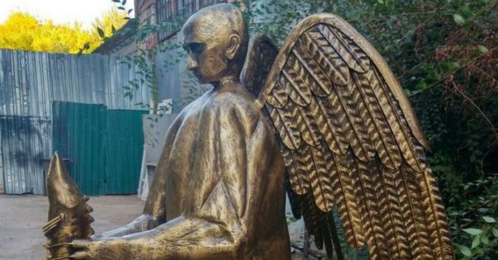 Образ России: Путин в образе крылатого медведя с осетром в лапах. ФОТО, ВИДЕО