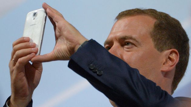 Селфи на фоне лысины Путина: стебное фото Медведева 