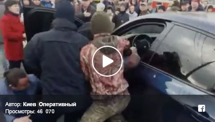 В центре Киева толпа «растерзала» водителя, самосуд снимали на телефоны