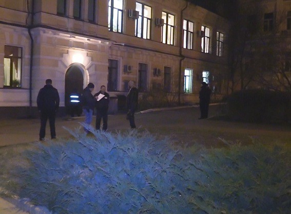 В Киеве вооруженные люди ограбили университет