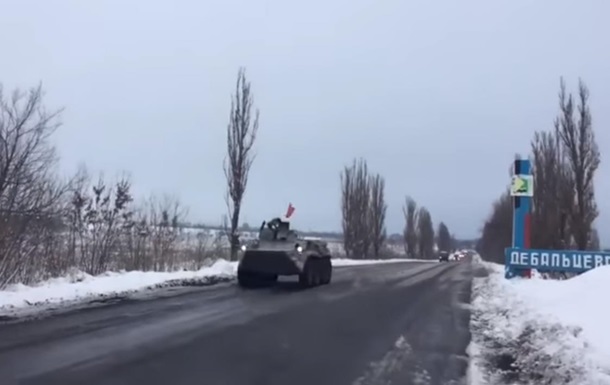 СМИ сообщают о возвращении военной колонны из Луганска в ДНР. ВИДЕО