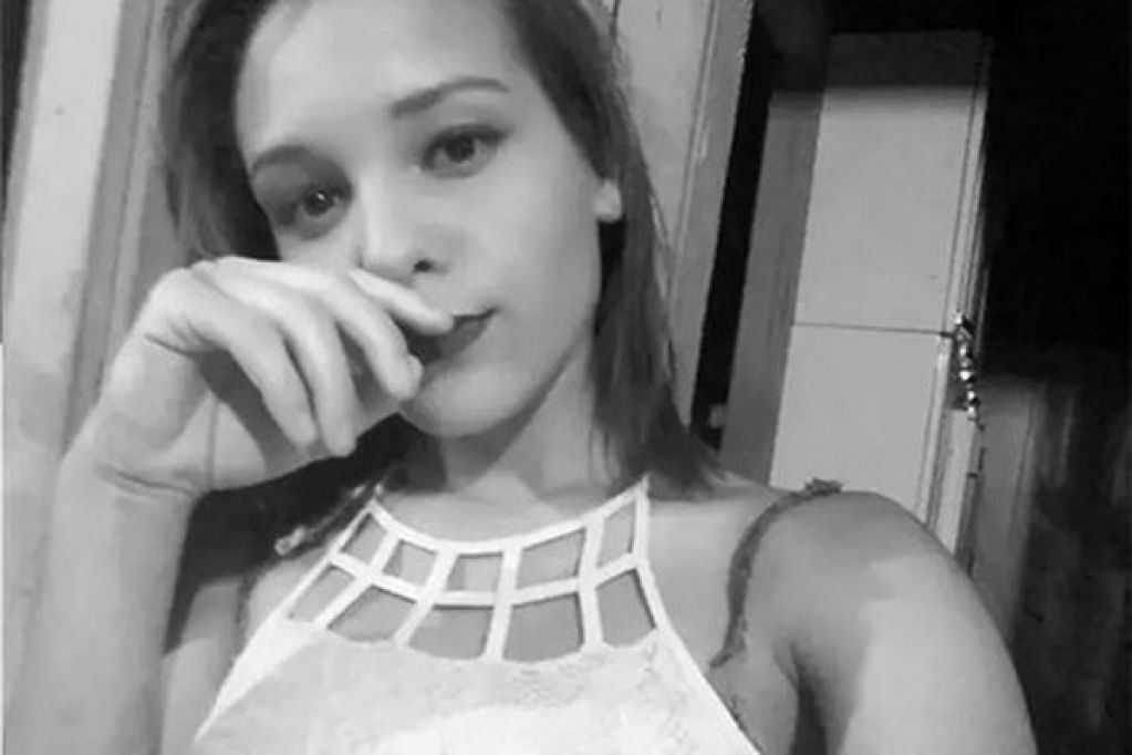 15-летняя девушка покончила с собой из-за постов с ее интимными снимками