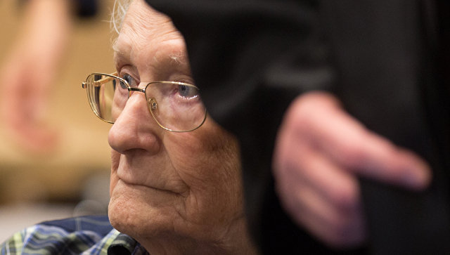 В Германии к 4м годам тюрьмы приговорили 96-летнего бухгалтера из Освенцима