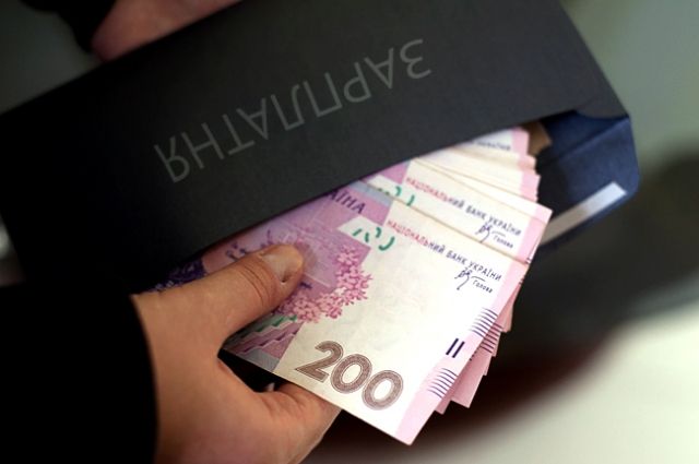 Заместитель Полторака, обвиняемый в коррупции,получил в ноябре почти 40 тысяч гривен зарплаты