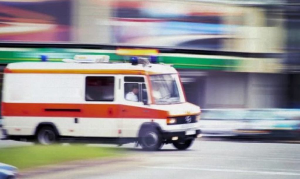 Срочно: известного певца забрали в больницу прямо с концерта
