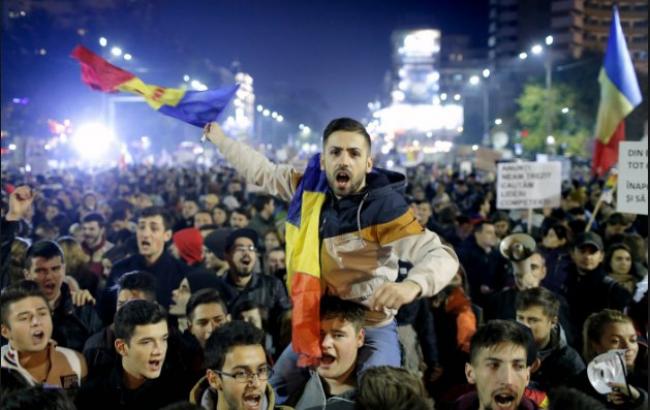В Румынии из-за реформы судопроизводства вышли на улицы около  10 000 человек