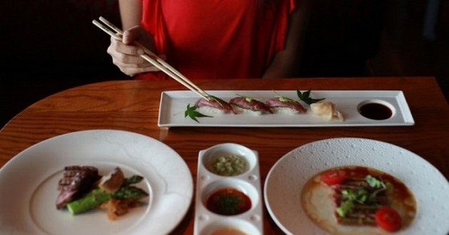 Подают человечину: жуткий японский ресторан шокировал своим меню