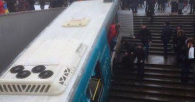 В Москве автобус влетел в подземный переход: есть погибшие. ВИДЕО