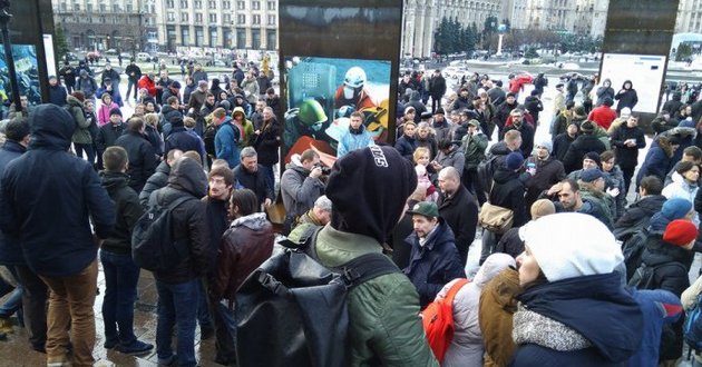 Сотни людей на Майдане: к чему готовится толпа. ВИДЕО