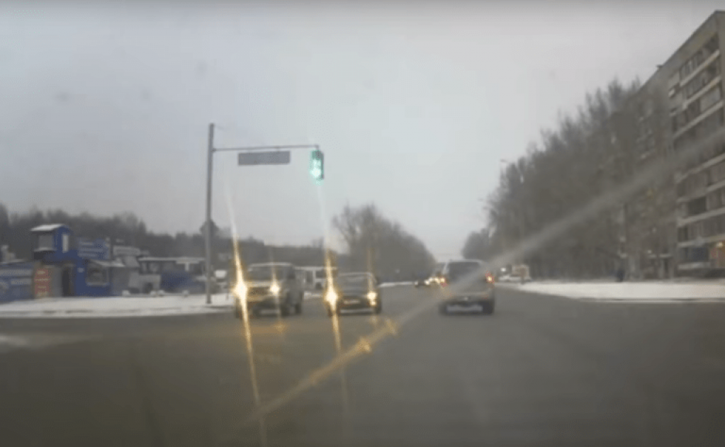 Видео с машиной-призраком взбудоражило пользователей соцсетей