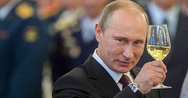 У Путина закатили истерику из-за новогоднего поздравления Порошенко
