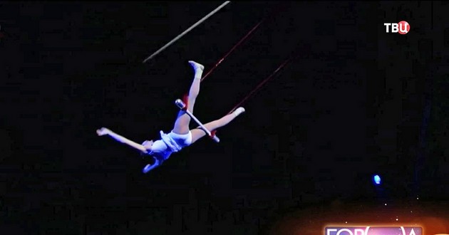 Российская гимнастка сорвалась во время выступления в цирке: ЧП попало на ВИДЕО
