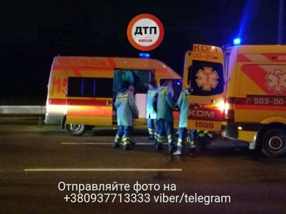 ДТП в Киеве: «скорая» врезалась в легковушку, пострадали 5 человек