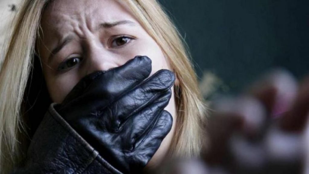 Група школярів тримала в полоні й гвалтувала свою однокласницю
