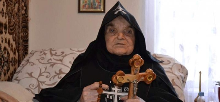 До 106-літньої черниці-буковинки з’їжджаються паломники з усієї України