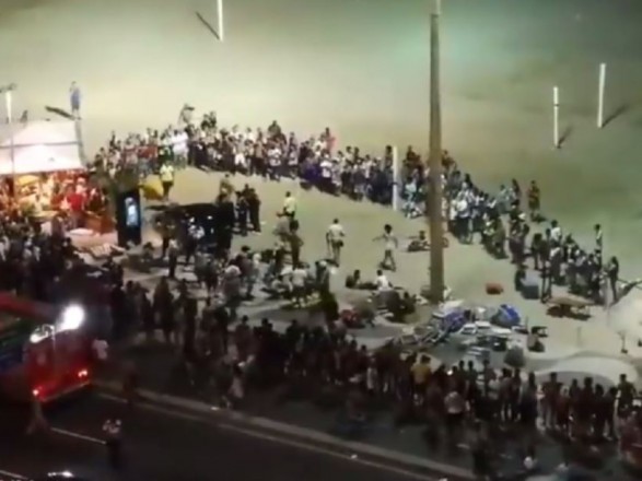 В Рио-де-Жанейро авто протаранило толпу на набережной: погиб ребенок