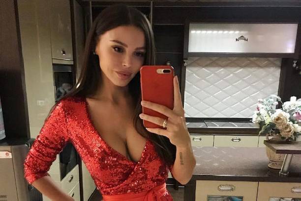 Оксана Самойлова произвела фурор снимком в откровенном бикини