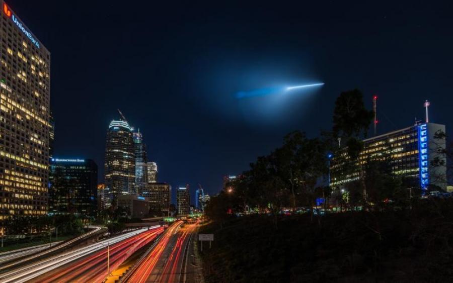 Уже не стесняются: гигантские НЛО переполошили весь город